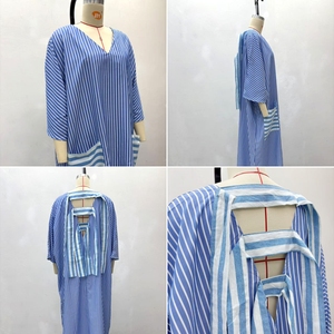 SH7245 Abito Lungo Elegante a Righe con Stampa, Maniche Corte, Vestito Ampio con Schiena Scoperta e Scollo a V - Product Image 5