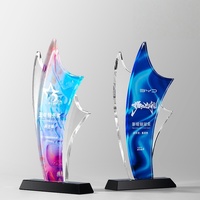 Trophée personnalisé en cristal K9 – Design moderne en forme de flamme avec revêtement coloré pour la reconnaissance annuelle des services et les anniversaires