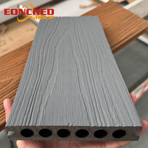 Plancher en bois WPC résistant aux hautes températures avec installation à clipser, spécial pour une utilisation <span class=keywords><strong>sur</strong></span> la <span class=keywords><strong>terrasse</strong></span> et au bord de la piscine des villas. - Product Image 1