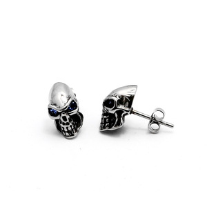 Yunnique Boucles d'oreilles clous tête de mort en acier inoxydable, style punk unisexe, design géométrique - Product Image 1