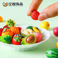 Abalorios de resina creativos con simulación de frutas (durian y fresa), accesorios DIY, bolsa sorpresa, mini decoraciones de escritorio, pequeños adornos