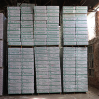 Panneaux de plafond insonorisants acoustiques en laine minérale, dalles de plafond suspendues modernes 2x2/2x4 pour plafond