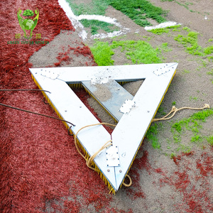 Spazzola Triangolare per Campi da Calcio in Erba Sintetica, Spazzola Speciale in Nylon per Prato - Product Image 5