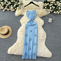 Robe longue élégante pour femme à fines bretelles en tricot avec décor floral 3D, dos croisé, moulante, décontractée, pour soirée ou usage quotidien