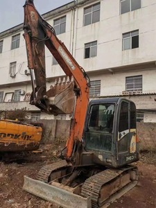 Excavatrice sur chenilles Doosan DH60 d'occasion, d'origine Corée du Sud, petite pelleuse Doosan DH60 pour la rénovation de jardins, les travaux municipaux et les chantiers étroits. - Product Image 1