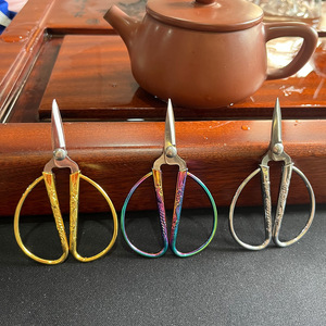 Pinheng Mini Tijeras de Acero Inoxidable Doradas para Uso Doméstico, Cortahilos, Tijeras de Sastre, Tijeras para Manualidades Estudiantiles - Product Image 1