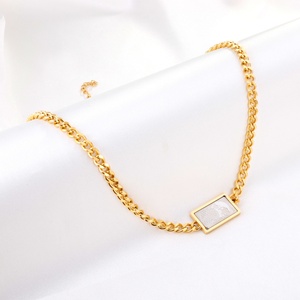 Collar con Colgante de Cadena Cubana, Diseño Nuevo y Popular del 2022, en Acero Inoxidable con Baño de Oro de 18k - Product Image 1