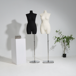Maniquí Femenino de Alta Gama <span class=keywords><strong>con</strong></span> <span class=keywords><strong>Brazos</strong></span> de Madera Flexibles - Product Image 4
