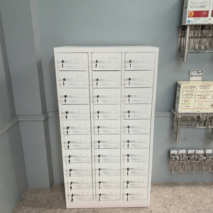 Armoire à casiers en métal à 30 portes avec serrure à clé pour les employés de bureau Stockage libre pour les sacs de travail Colis de bagages Utilisation du téléphone - Product Image 2