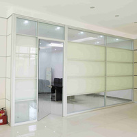 Cloison en verre de 60 mm d'épaisseur avec cadre en aluminium, design en grille populaire pour les bureaux, niveaux spéciaux différents, visuellement attrayant