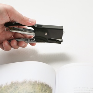 Office Goodies Macaron Color Handheld Metal <span class=keywords><strong>Grapadora</strong></span> Portátil Mini #10 <span class=keywords><strong>Grapadora</strong></span> Niñas Papelería Rosa Verde Púrpura Disponible - Product Image 5