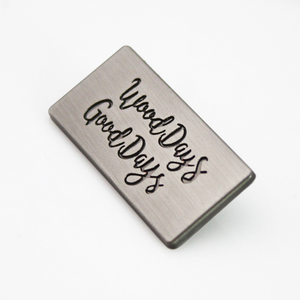 Etichetta classica del Logo del marchio in metallo <span class=keywords><strong>etichette</strong></span> fatte <span class=keywords><strong>a</strong></span> <span class=keywords><strong>mano</strong></span> in metallo etichetta personalizzata <span class=keywords><strong>per</strong></span> borse <span class=keywords><strong>etichette</strong></span> in metallo - Product Image 4