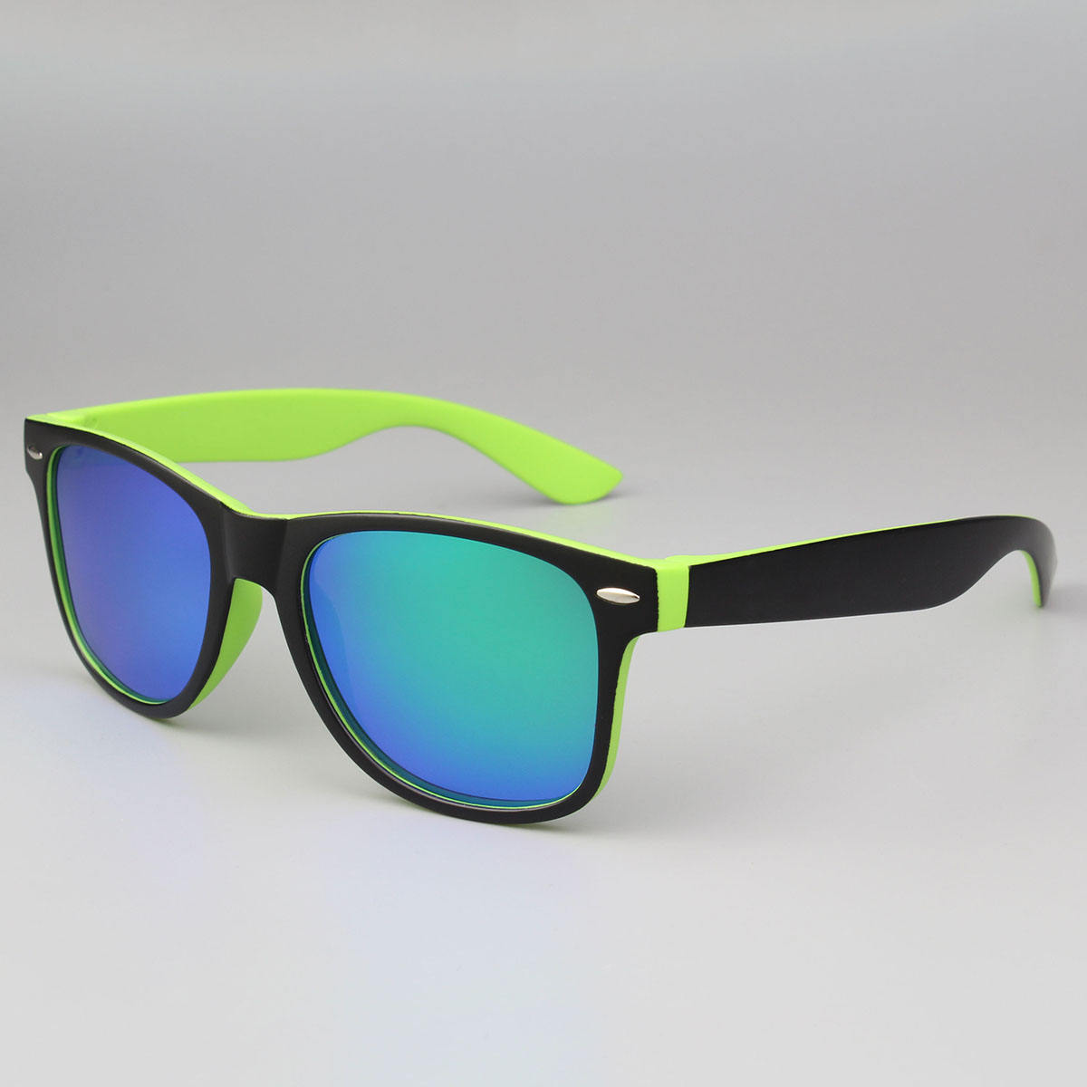 สีเขียว