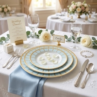 Assiettes à dîner en porcelaine rayées géométriques bleu clair, vaisselle de table pour hôtel, restaurant, mariage, bordure dorée, vaisselle en céramique