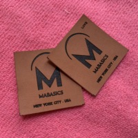 Étiquette en faux cuir de conception gratuite, étiquettes en cuir débossées avec logo de marque pour jeans