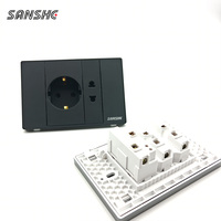 SANSHE Interruptor de Pared Moderno Empotrado de 3 Ganglios y 1 Vía con Enchufe Schuko, Marco de PC con Abrazaderas y Garras para Cables, Negro, Paquete de 2 Tomas de Corriente Alterna