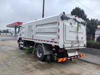 Camion balayeuse routière SINOTRUK 4x2, balayeuse haute pression pour routes urbaines et aéroports