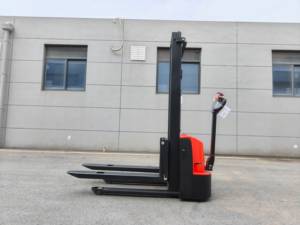 Venta caliente 1000KG 1500KG 2000KG Capacidades Apilador de palés semieléctrico con carretillas elevadoras eléctricas para almacenes y logística - Product Image 5