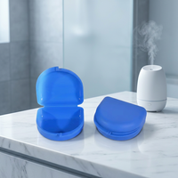 Boîte de rangement colorée en plastique pour prothèses dentaires et aligneurs orthodontiques, personnalisable avec logo, pour cliniques dentaires et usage domestique (OEM)