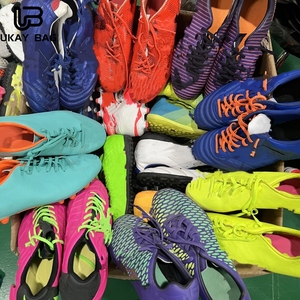 Chaussures de football d'occasion de marque internationale et chaussures de football d'occasion avec signes minimaux S25 Ukay vente en gros en usine chaussures de football - Product Image 1