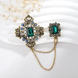 Broche de diamantes de imitación con temperamento barroco de estilo palaciego, cadena artesanal con incrustaciones de Esmeralda, hebilla de aguja, accesorios retro de estilo británico