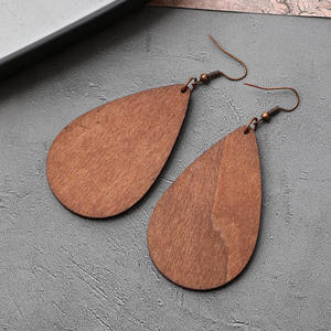 Pendientes Colgantes de Piel Sintética con Diseño de Cabeza de Vaca y Cactus Vintage, Hipoalergénicos y Modernos, con Empalme de Madera para Mujer UIONEN 902 - Product Image 4