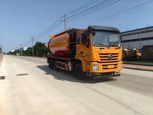 รถดูดสิ่งปฏิกูล Dongfeng 6x4 ราคาประหยัด พร้อมเครื่องยนต์เสริม ระบบหมุนเวียนน้ำ และปั๊มสุญญากาศ สำหรับงานขุดลอกและขนส่งกากตะกอนในเขตเทศบาล - Product Image 5