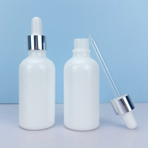 Botella de Vidrio Sólido Opal Blanco con Gotero y Anillo Plateado de 10ml, 15ml, 30ml, 1 oz, 50ml, 100ml para Envasado de Suero, Aceite Esencial y CBD - Product Image 5