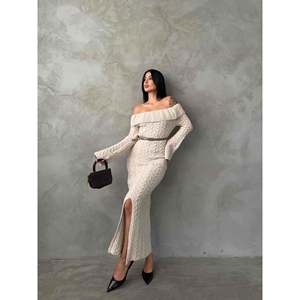 Vestido de punto maxi para mujer, modelo 1515, color S Bey, con hombros descubiertos y manga larga - Product Image 4