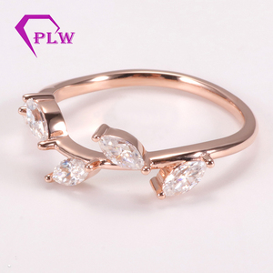 Alianza de diamantes moissanite simple - Alianza Sweet Bliss - Product Image 3
