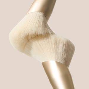 CHICHODO Pennello Angolato <span class=keywords><strong>per</strong></span> Fondotinta, Pennello Contorno Viso e Blush, Manico Nero con Ghiera Dorata Opaca, Setole Dense <span class=keywords><strong>in</strong></span> <span class=keywords><strong>Crema</strong></span>, Ingrosso - Product Image 4