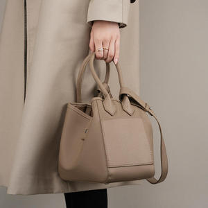 กระเป๋าถือหนังวัวแท้ AndoBag สำหรับผู้หญิง กระเป๋าทรงถังแฟชั่น พกพาสะดวก ใช้สะพายไหล่หรือสะพายข้าง รุ่น 2271 - Product Image 2