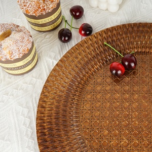 <span class=keywords><strong>Assiette</strong></span> de présentation décorée de motifs de rotin brun en gros <span class=keywords><strong>Assiette</strong></span> de présentation ronde en plastique pour mariage - Product Image 3