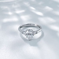 Anello Classico a Tre Pietre con Diamanti Coltivati in Laboratorio, Placcato in Oro Bianco 18K, Gioiello Raffinato per Fidanzamento e Matrimonio