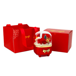 Caja de Regalo y Joyería Navideña Cilíndrica y Elegante con Diseño de Flor Eterna - Product Image 6