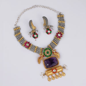 Ensemble de bijoux ethniques indiens antiques classiques avec grand collier en pierre d'améthyste et boucles d'oreilles ailes uniques - Product Image 1