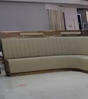 Sièges de stand d'hôtel et de centre de villégiature de qualité commerciale cloutés en forme de U/L canapé à base de bois rembourré en cuir PU
