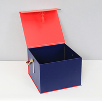 Boîte cadeau en carton magnétique de luxe personnalisée avec feuille d'or poignée de valise rigide matériaux recyclés boîtes en papier avec couvercle magnétique personnalisé