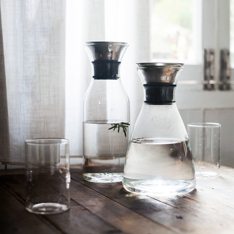 Borosilicate Glass Pitcher with Lid Water Carafe Jug for Hot/Cold Water Ice Tea and Juice Beverage glass water carafe