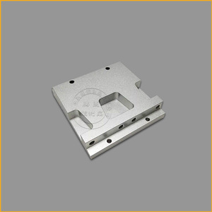 Pièce en alliage d'aluminium usinée CNC, personnalisée pour applications robotiques, précision de 0,02 mm, traitement de surface par pulvérisation - Product Image 1