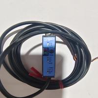 Amplificateur de capteur à fibre optique FS2-60 PNP NPN 24VDC pour détection d'objets de petite taille dans les espaces restreints, capteur à fibre optique pour machine-outil