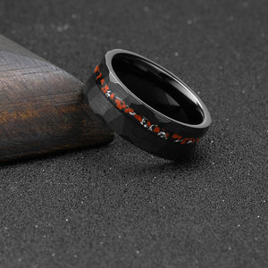 Bague alternative en tungstène <span class=keywords><strong>noir</strong></span> texturé martelé pour homme avec incrustation de météorite et d'os de dinosaure Bague en carbure de tungstène plaqué <span class=keywords><strong>noir</strong></span> - Product Image 4