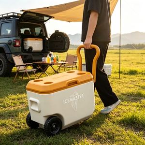 กล่องเก็บความเย็นแบบมีล้อ ICEMASTER 38 ลิตร เก็บน้ำแข็งได้นาน ป้องกันการตกกระแทก พร้อมหูหิ้วแบบ Ergonomic สำหรับตั้งแคมป์และชายหาด - Product Image 1