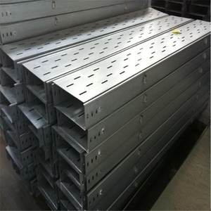 Bandeja de cables perforada de alta calidad diseñada para organizar cables - Product Image 4