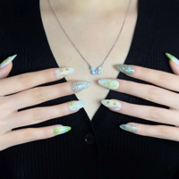 Faux ongles à presser effet dégradé vert matcha, papillons 3D et feuille d'or, motifs peints à la main, fournitures pour ongles en gros pour supermarchés