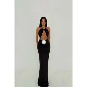 Vestido de cóctel negro con intrincado detalle en la espalda - Product Image 5