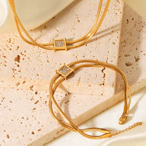 Ensemble de pendentif carré de luxe avec strass Bracelet de collier en acier inoxydable plaqué or 18 carats bijoux assortis personnalisables - Product Image 4