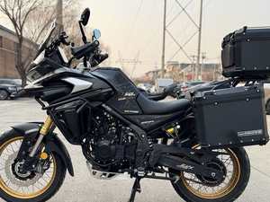 Moto d'aventure VOGE DS625X à essence, moteur 600cc refroidi, bicylindre, 47kW, freins Nissin, ABS, TCS - Product Image 1