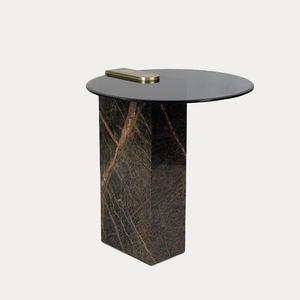 Mesa de bistró de diseño moderno con tablero redondo de madera de teca sinterizada, la más vendida, con incrustaciones de hueso en la parte superior. - Product Image 1