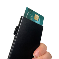 Dompet Kartu Kredit Minimalis Logam Aluminium Anti RFID Berkualitas Tinggi Multi Warna Custom Pria Wanita dengan Kancing